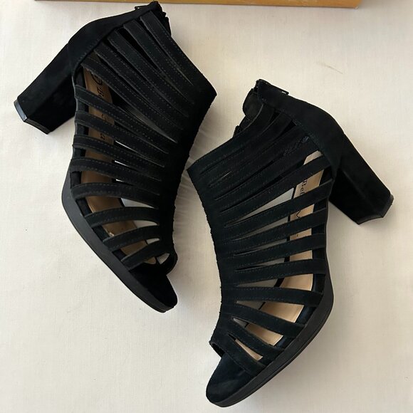 Bella Vita Black Suede Gladiator Open Toe Zip Back Shootie 6W fits like a 7W* - Picture 1 of 12